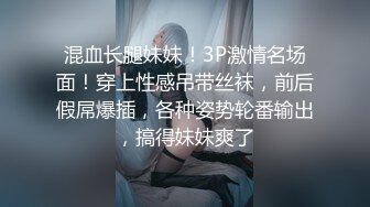 尝试操两个极品御姐，谁料第一个妹子太勾人，第二个制服美女只好舔吸把玩