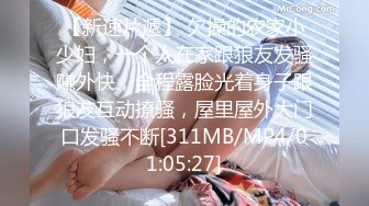 小情侣为求刺激 在公共卫生间吃鸡啪啪 妹子不敢叫 表情很享受 逼毛茂密