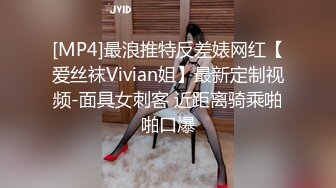 高颜值扎着两个辫子妹子卫生间道具自慰，倒上乳液按摩器抽插骑乘非常诱人，很是诱惑喜欢不要错过