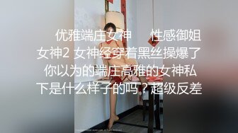 麻花小辫清纯美少女，发骚黄瓜磨蹭骚逼，地上假屌骑乘位，猛捅小骚逼，娇喘呻吟喊爸爸