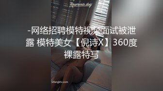 后入黑丝老婆，射在屁股上