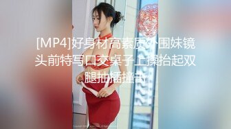 红色连衣裙的熟女姐姐女上位很激情