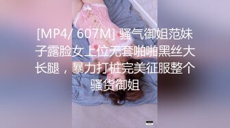 私房最新流出精品厕拍 七月新作 徐娘 少妇 超近视角 针织厂系列 5仔细才发现这的妹子用布擦逼逼 (3)