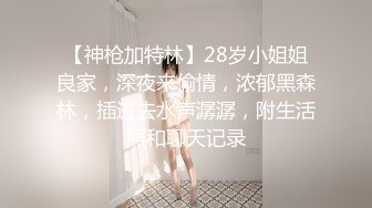 8月新流出私房大神极品收藏商场女厕全景后拍系列破洞吊带牛仔裤美女打着电话上厕所