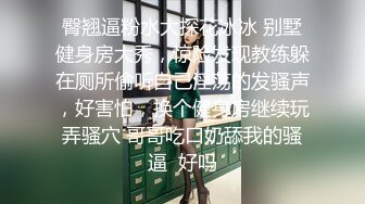 眼镜骚女准点开操 按摩器振动棒轮番上 狂舔大屌深喉 怼着骚逼一下挺入 骑乘位撞击爆插