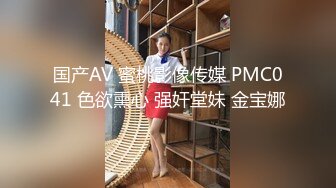 大屁股人妻配上空姐制服后入