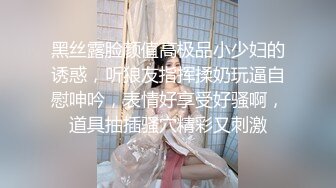 和宝贝女友边扣穴边做