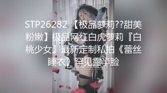 骚熟女带着小姑娘玩群P，小骚逼看着好几个大鸡巴有点怕怕啊，口交大鸡巴各种体位爆草抽插，揉奶玩逼有激情