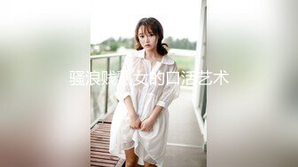 潜入写字楼女厕偷拍❤️一身黑装长发美女被拍两次前后都被看光光