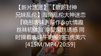 [MP4/ 782M] 苗条妹子白嫩粉木耳戴套男上姿势狂插肛门，前面用道具，前后双插，女的要上天了不停的求饶