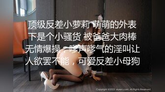 黑丝蝴蝶逼奶子很圆润的极品小少妇，深夜撩骚互动狼友，揉奶玩逼特写展示，道具摩擦伸着舌头要舔狼友大鸡巴