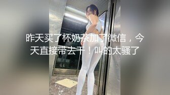 【兔子先生高清4K】万圣节之夜，一个女孩在街上分发糖果。我们带她去了酒店