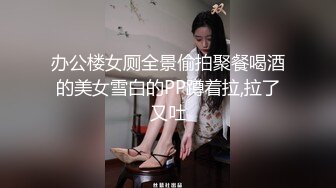 精品推薦 絕色美女看AV自慰非常漂亮身材壹流極品粉木耳