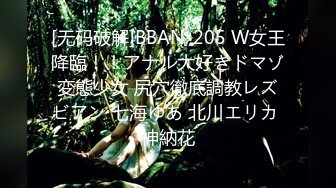 哺乳期的嫂子伺候大哥啪啪，口交大鸡巴让大哥多体位揉着骚奶子爆草抽插，还要给狼友挤奶水