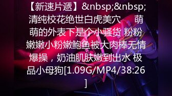 性感的无毛白虎逼小少妇露脸镜头前发骚，陪狼友互动揉捏骚奶子