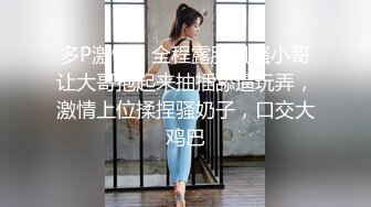 黑客破解家庭网络摄像头偷拍爱美的时尚宝妈每天出门之前都要对着镜子打扮一番，奶子貌似整出来的