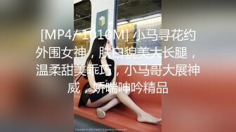 极品S女王闹市区牵绳遛男奴发号施令，路人纷纷拍照致敬