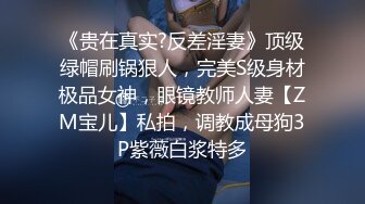 爆裂的大奶充满诱惑的粉色小内内甚是诱人