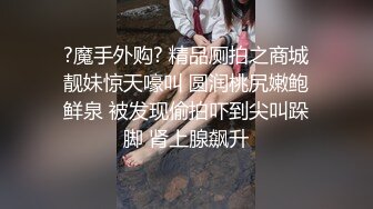 《破解居家摄像头》刚洗完澡老婆想操B可惜中年老公的鸡巴硬不起来只好作罢