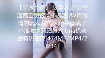 巴西女歌手皮波基尼亚一直以来选用火辣的衣着和表演方式，她近日身上只穿一条丁字裤进入观众群，没想到底下男粉丝集体失控，摸遍她的胸部及臀部 丁字裤被拉开