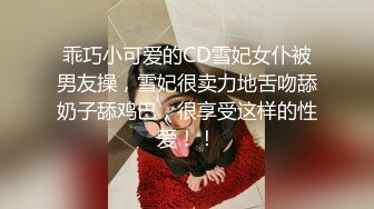 开档牛仔裤清纯又骚美女，和男友居家操逼，舔屌吸吮口活很棒