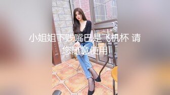 《居家攝像頭破解》光頭大哥大中午的和漂亮媳婦在客廳 各種姿勢連幹兩炮