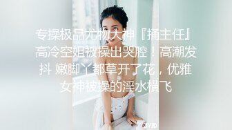 包臀裙黑丝学姐这身装扮利落性感，坐在腿上扭动