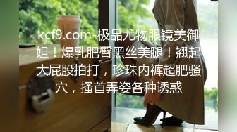 黑客破解家庭网络摄像头偷拍❤️老夫嫩妻在家里客厅做爱突然来了个女的坐在一边感觉她们三人关系有点特别