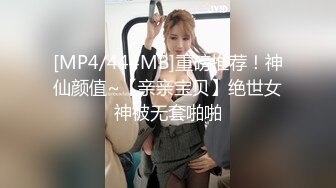 绝代风骚TS姬元元跟姐妹宾馆艹直男，你好猛呀 插深一点老婆，诱惑的妖声 抵挡不住骚逼冲击，射了好多！