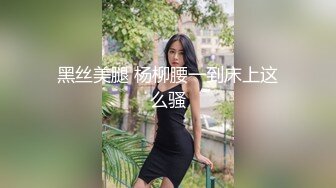 一群精神小伙 欺负一个小姑娘 现在的小年轻真是不讲武德 古惑仔都知道不打女人！