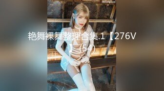 豐滿前三角豹紋內褲騷女到樓頂偷換齊逼短裙