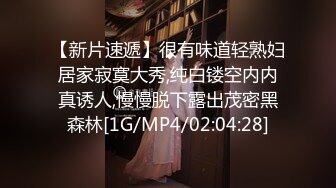 《母子乱伦》趁妈妈喝多找朋友来和妈妈一起玩3P开发她的屁眼