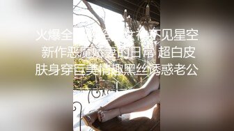 小萝莉--果茶酱，够骚够淫荡KTV，唱着歌啪啪。男：我让你颜射，你却射去她嘴里，精液啥味道？ 女炮友：挺好吃的，还能美白哈哈！