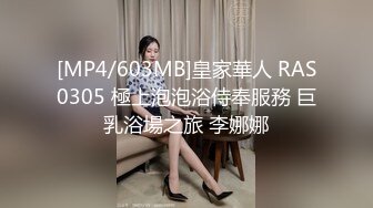 一王两后，帝王般享受！难得一见OF无敌巨乳大奶牛【hhh1231】最新啪啪长视频，肏一个手还玩一个，双波霸玩到虚脱 (9)