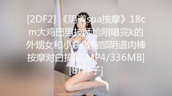 卖衣服的少妇