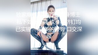 《极品CP魔手外购》想要精品必须作死后续！貌似男扮女装冒着风险藏身女厕~赤裸裸的拍脸拍逼有美女有极品逼4K原画 (4)