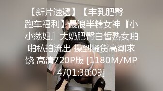 【丝足福利】易直播cc果如 巨乳熟女护士制服淫语自慰喷水 G杯大奶子肥嫩屁股快要把护士服撑爆！