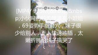 长发红唇美少妇，白皙大奶子全裸自慰沙发上发骚干净白净逼逼