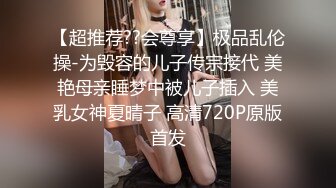 温柔系妩媚美妞，扎起双马尾一脸清纯，男友疯狂吸奶子一脸享受