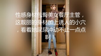 跟踪厕拍粉衣黑裤长发美女进厕所嘘嘘