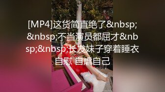 商场抄底漂亮的大美女 小内裤挡不住调皮的小B毛出来透透气