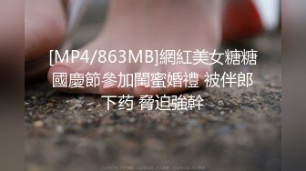 穿连体衣上厕所的妹子 这姿势挺销魂的 (1)_0