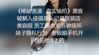 监视媳妇偷情老公出差不放心家里的漂亮媳妇偷偷装了个监控监视媳妇，没想到竟发现媳妇和兄弟在家乱搞