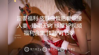 烧烤店两个妹子吃宵夜小伙忍不住扒开她们裹胸