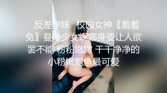 看着老婆侧趴着让单男骑