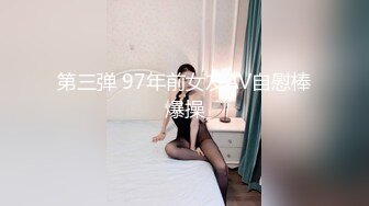 【骚小妹两男一女3P大战】骑乘边操边吃大屌，垫着枕头抬起屁股