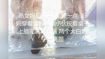 [MP4/ 988M]&nbsp;&nbsp; 甜美白嫩大奶子小骚货给花臂男舔硬骑乘抽插&nbsp;&nbsp;旁边还有个小哥观战