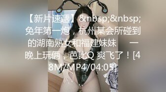 【羊羊】新人烟酒店的老板娘，生意不好做，一上午也没人，自己脱光赚点儿外快 (1)