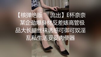 固定视角全景偸拍公共女厕，络绎不绝美女小姐姐方便，看脸看私处，姿态各异，看点十足 (2)