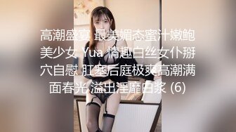 长相妖艳的红衣妹子，舌头太灵活了，看上就骚动，双手揉奶诱惑